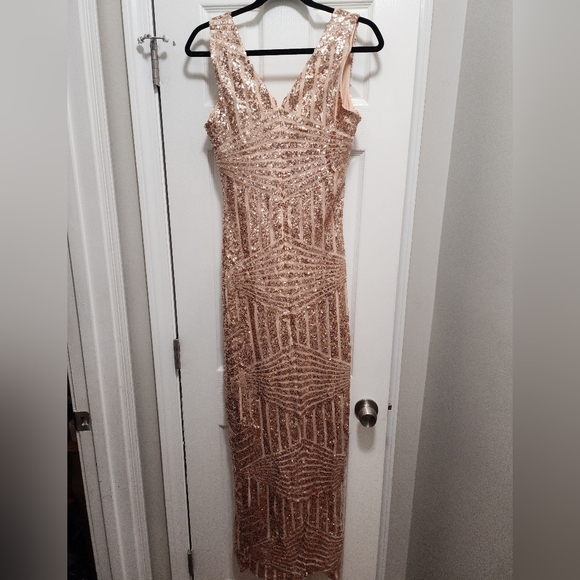 Rose Gold sequin gown - Picture 6 of 6